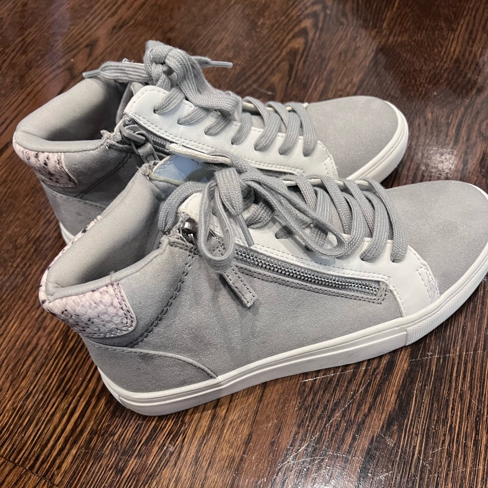 New sneakers-size 8